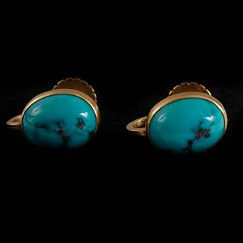 BROSCH samt ÖRHÄNGEN, ett par,18k guld och turkoser  Wiwen Nilsson, Lund 1958-59. Total vikt ca 19 gr.