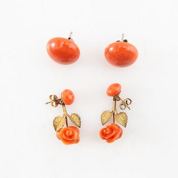 Jewellery made of coral, one item by K. Uyeda, Japan/China, first half of the 20th century.