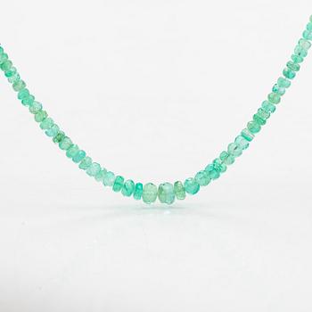 A necklace, set with emeralds, clasp in 14K gold.