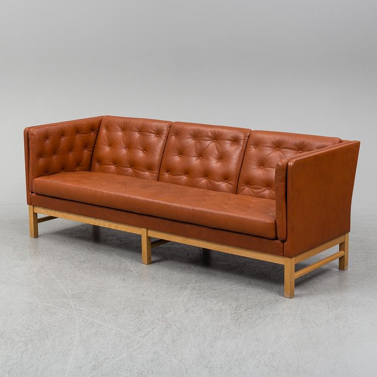 ERIK JÖRGENSEN/ERIK JØRGENSEN, an 'EJ 315-3' sofa.