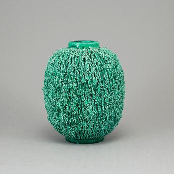 GUNNAR NYLUND, chamotte stoneware vase 'Igelkott', Rörstrand.