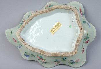 UPPLÄGGNINGSFAT, 2 st, porslin, Kina, 1800/1900- tal.