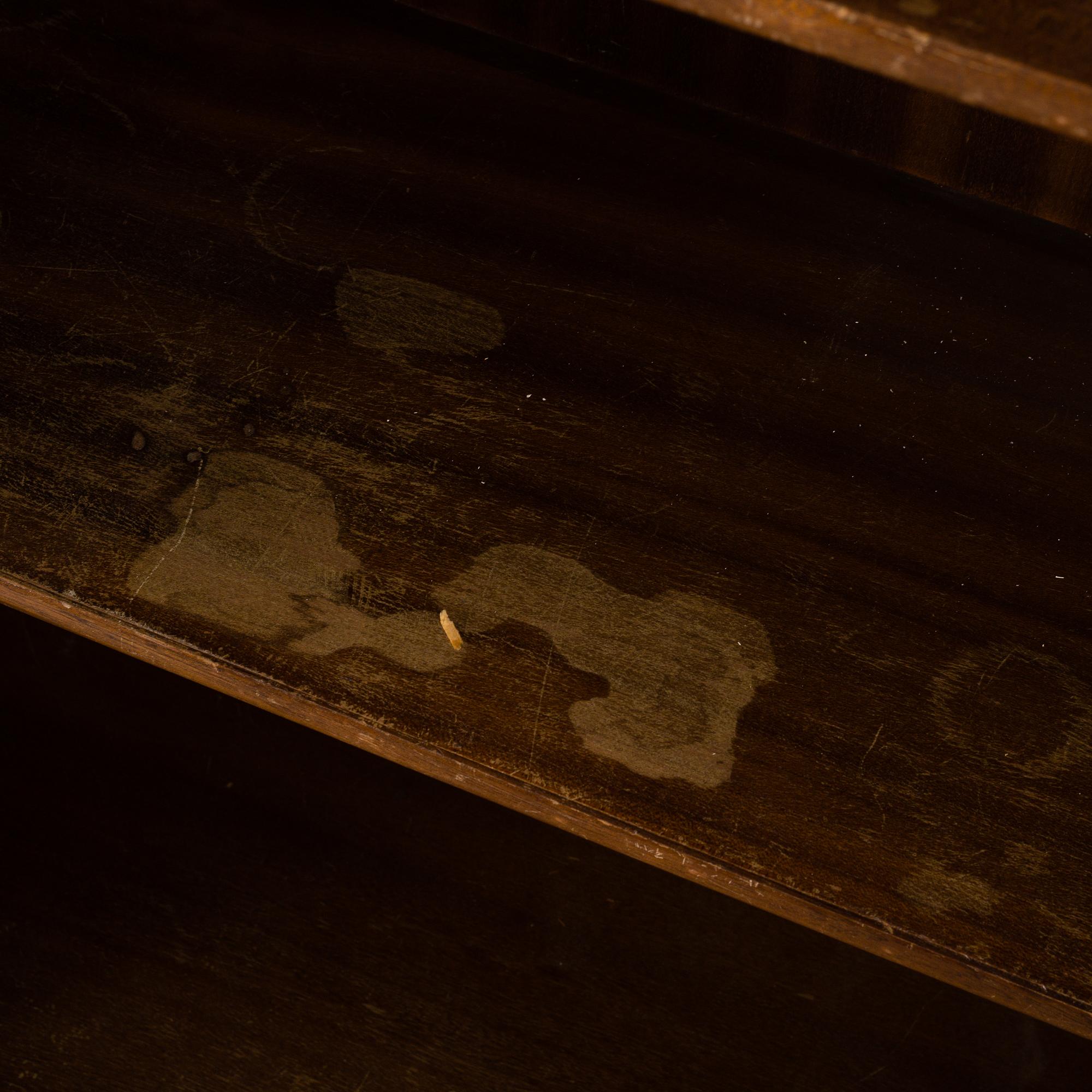 BARDISK. Engelsk stil, 1900-talets andra hälft.