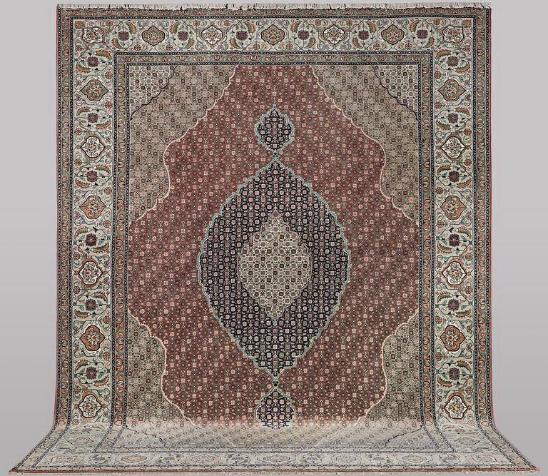 A carpet, Tabriz, part silk, 50 raj, ca 414 x 300 cm.