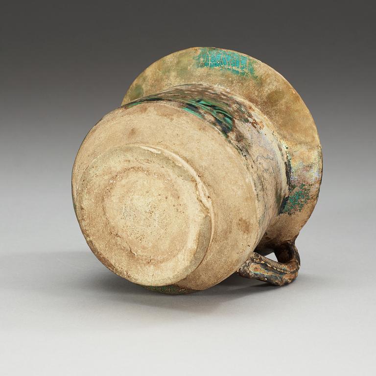 KRUKA, lergods. Turkos glasyr med svart dekor. Höjd 12 cm. Persien 1200-1300-tal.
