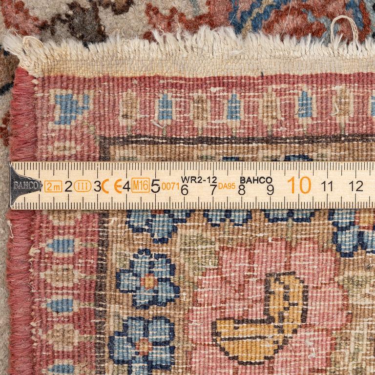 Rug, Kirman, semi-antique, approx. 370 x 267 cm.