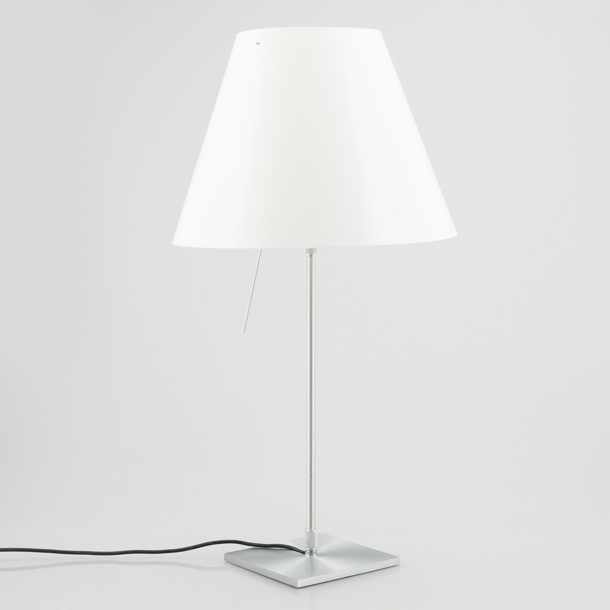 Paolo Rizzatto, bordslampor, ett par, "Costanzina", Luceplan, Italien.