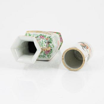 Two porcelain vases and a dish, Qing dynasty, 19th Century.