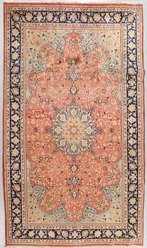 A Sarouk rug, 321 x 209 cm.