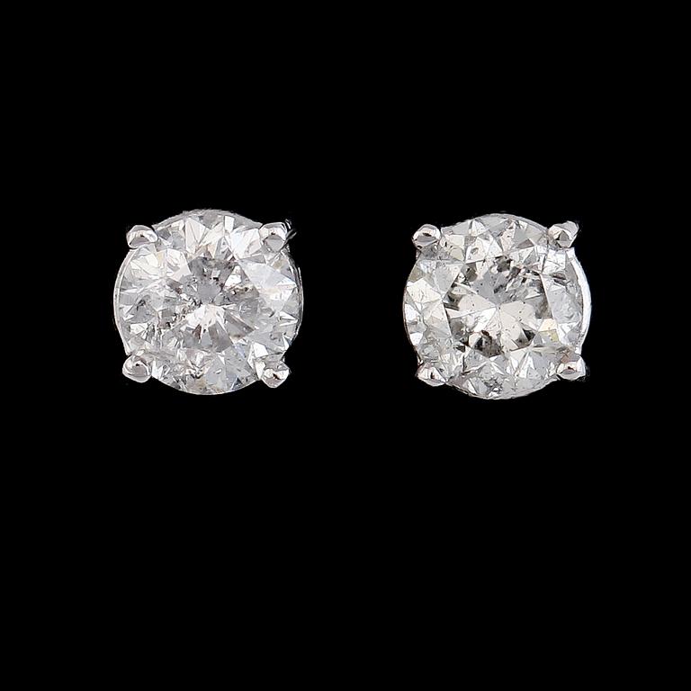 ÖRHÄNGEN, 1 par, 18K vitguld, briljantslipade diamanter tot ca 0.72 ct.