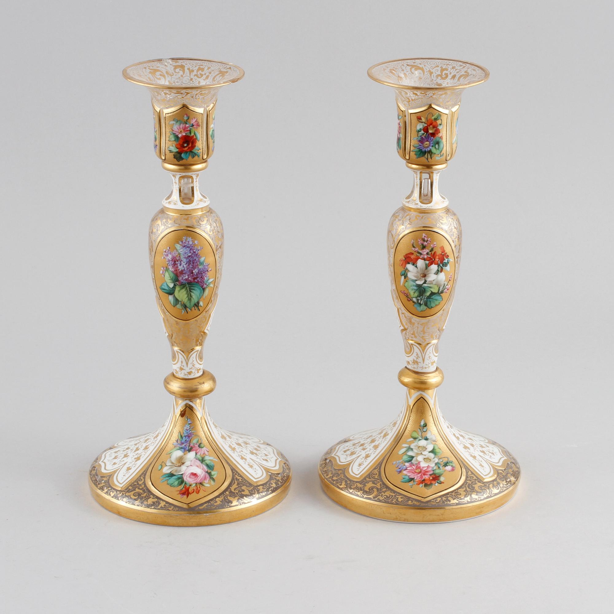 LJUSSTAKAR, ett par, glas, omkring sekelskiftet 1800/1900.