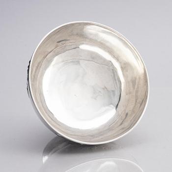 A Chinese silver bowl, Shanghai, early 20th century. Marked Zee Wo.