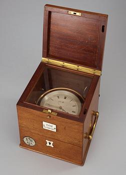 SKEPPSKRONOMETER med tvådagarsverk. Omkring år 1900. Märkt både H. R. Ekegren och Conrad Wiegand.