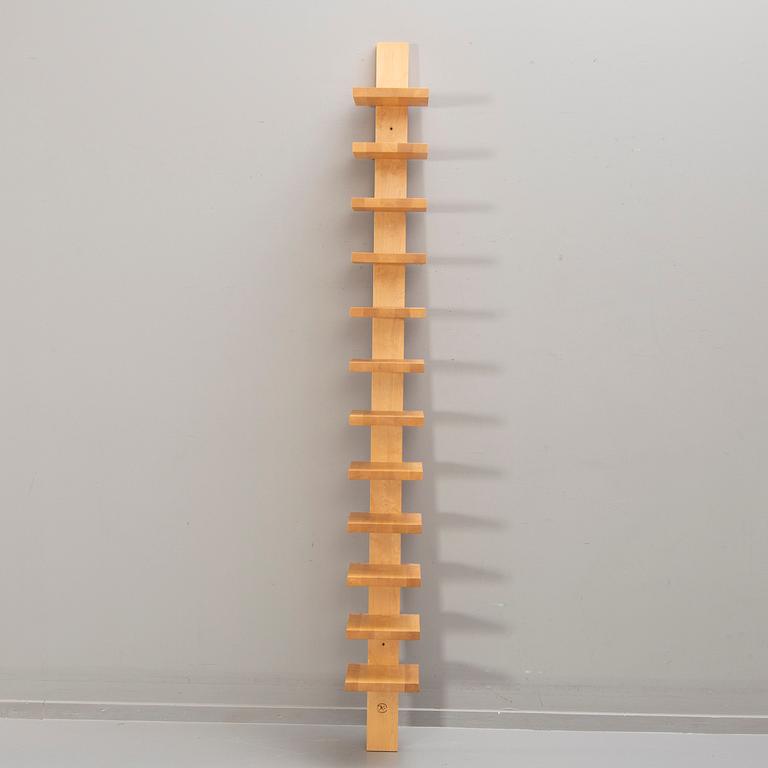 John Kandell, hylla, Källemo, "Pilaster",formgiven 1989.