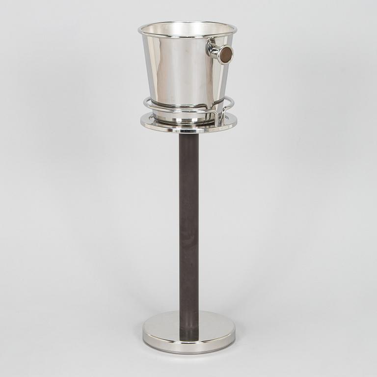Ettore Sottsass, samppanjajäähdytin ja jalusta, Alessi, 1900-luvun loppu.