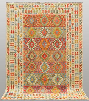A Kelim carpet, 297 x 206 cm.