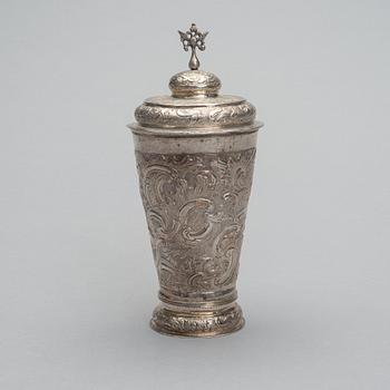 POKAL MED LOCK, silver, Ryssland, Moskva 1770-80-tal, Timofei Silujanov, vikt 392 g.