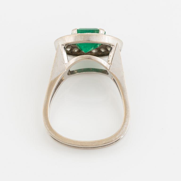 Rey Urban, Emerald-cut emerald and brilliant cut diamond ring.