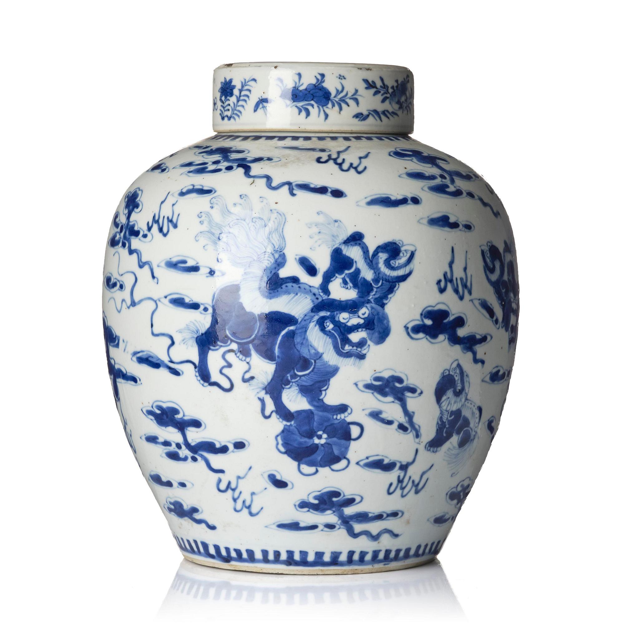 A blue and white jar with cover, Qing dynasty, 19th century.