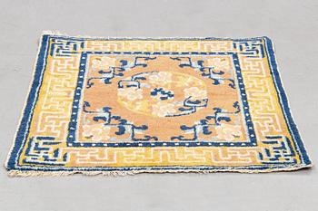 Matto, a meditation rug, antique Ningxia, ca 67,5-68,5 x 67,5-68,5 cm.