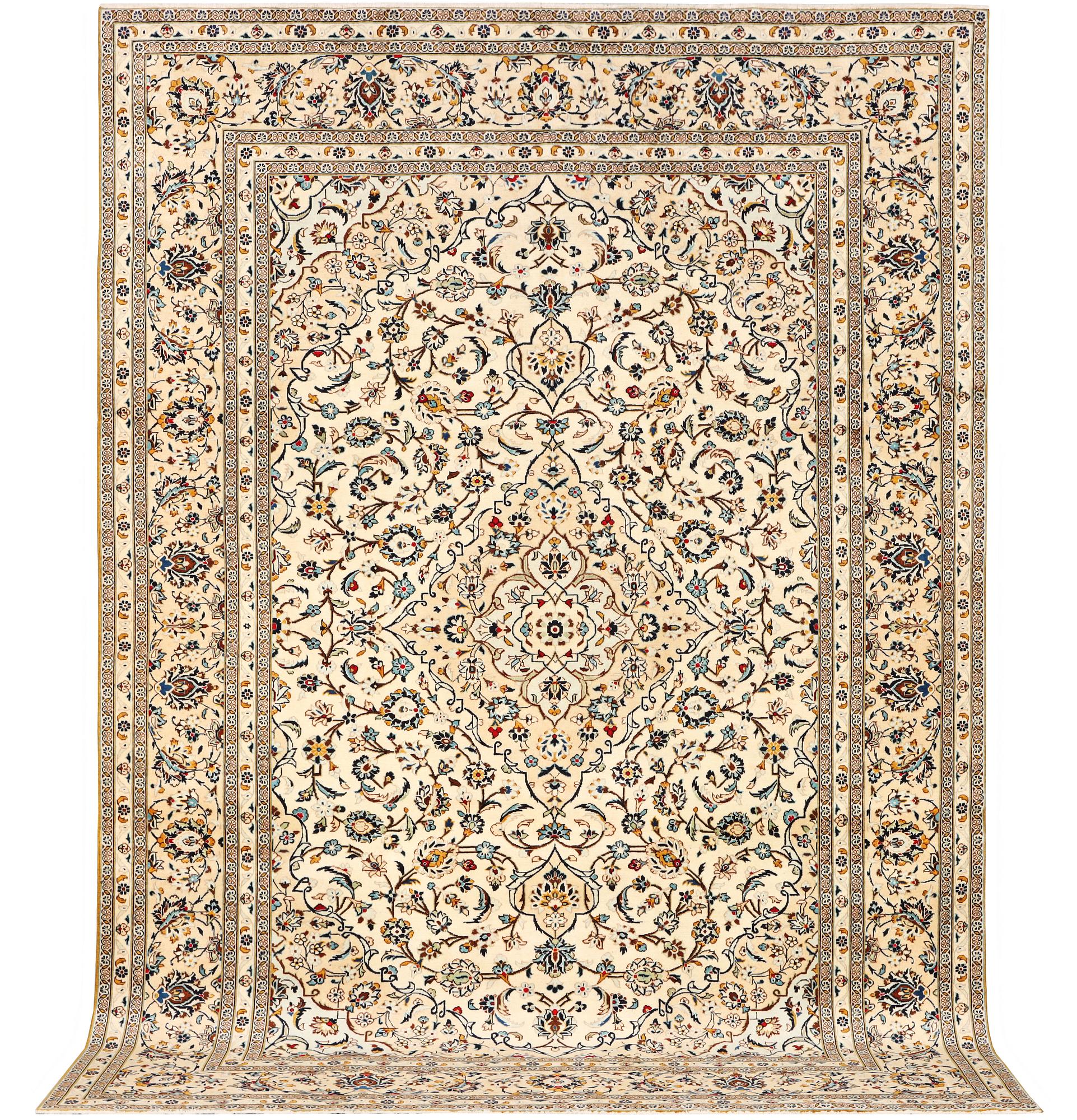A part silk Kashan carpet, a. 353 x 244 cm.
