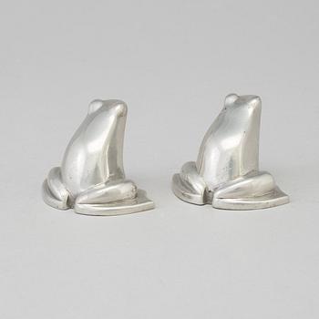 a pair of tin sculptures by Gunnar Cyrén.