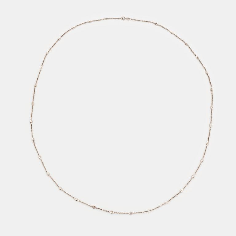 Collier 18K vitguld med markisformade briljantslipade diamanter.