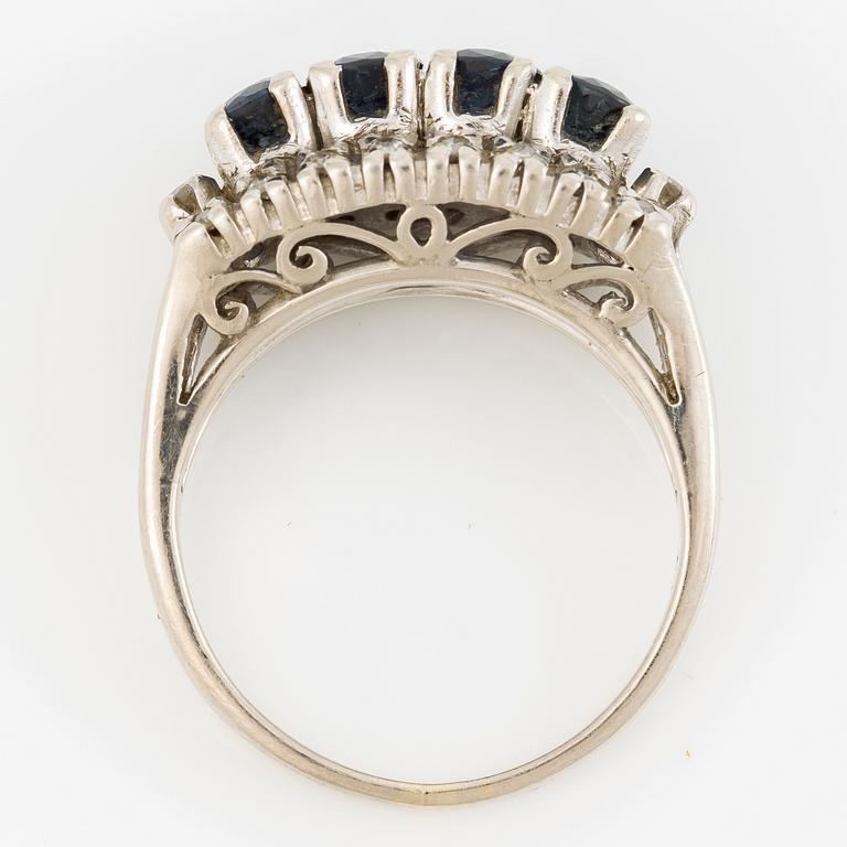 Ring, 18K vitguld med mörka safirer och åttkantslipade diamanter.