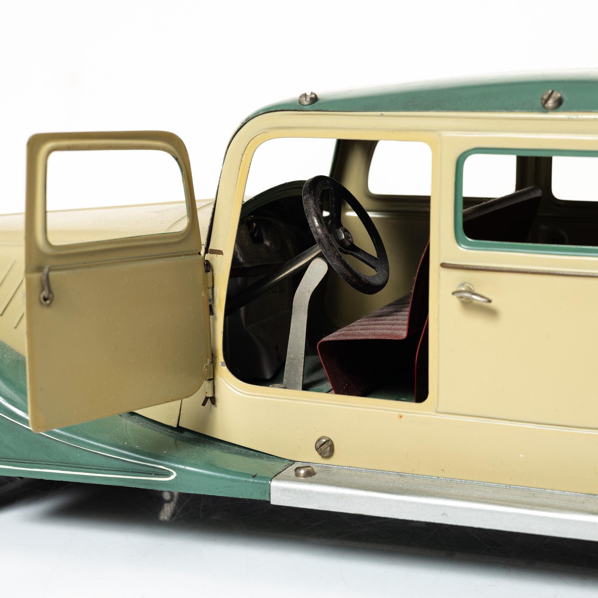 Märklin, Pullman limousine. Germany, 1930s.