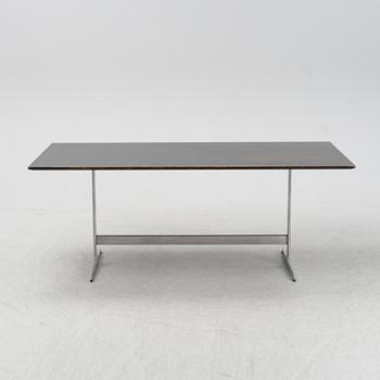 A Shaker table by Arne Jacobsen for Fritz Hansen, dated 1980.