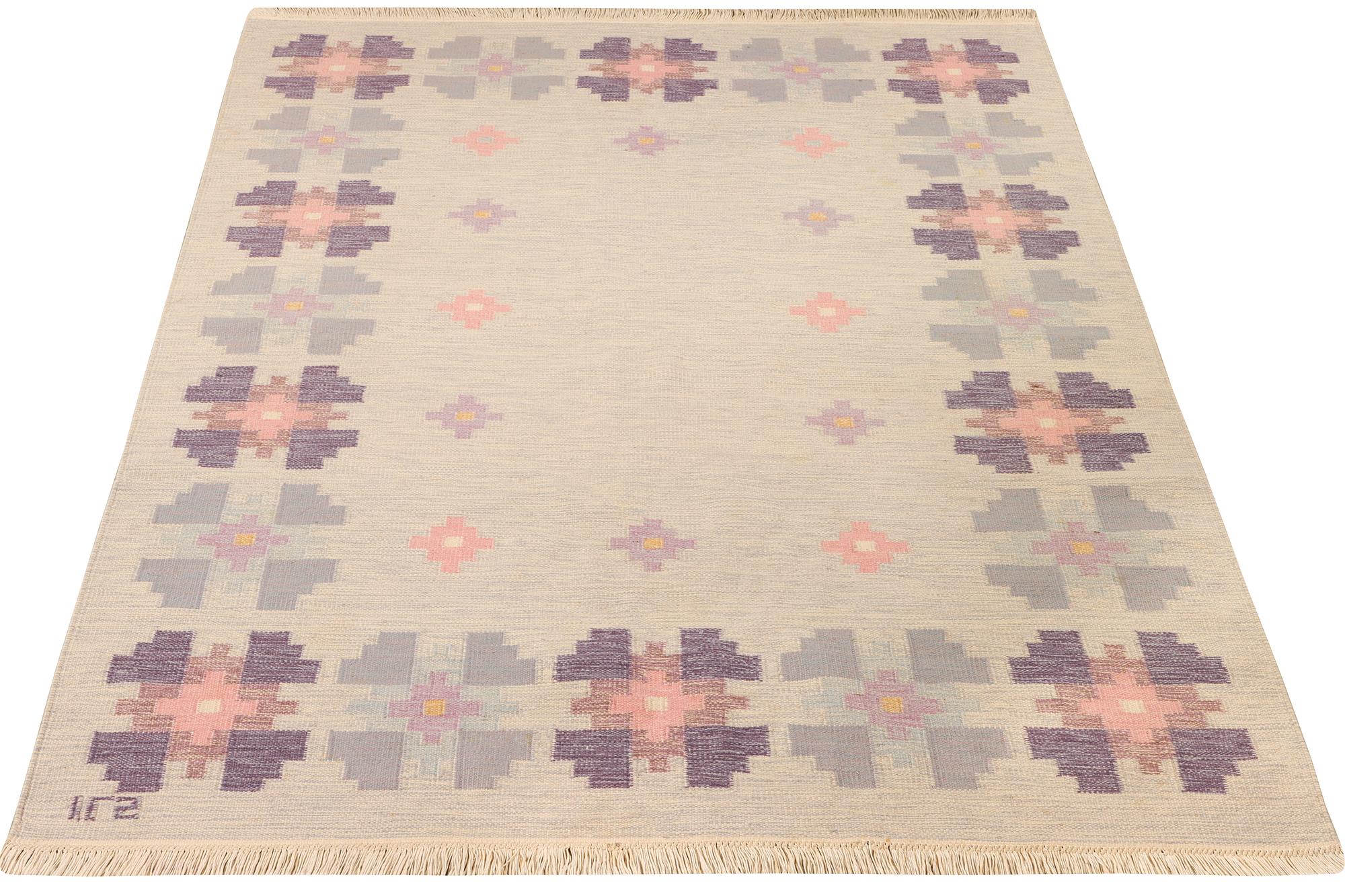 Ilsalestalon Mattolutomo, a flat weave carpet, Finland, c. 228 x 170 cm.