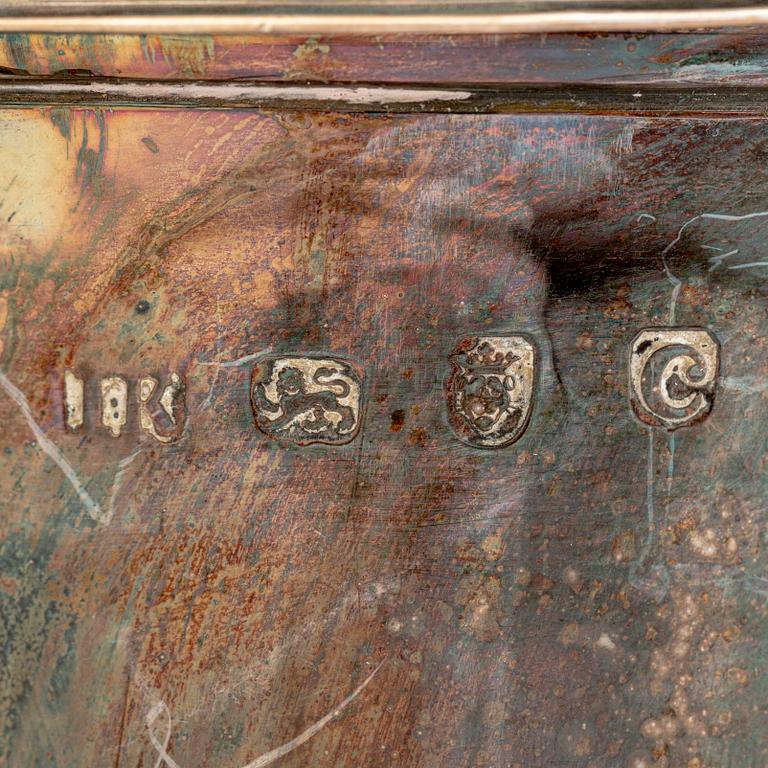 An English 18th century silver tankard mark of John King London 1778, weight 802 grams.