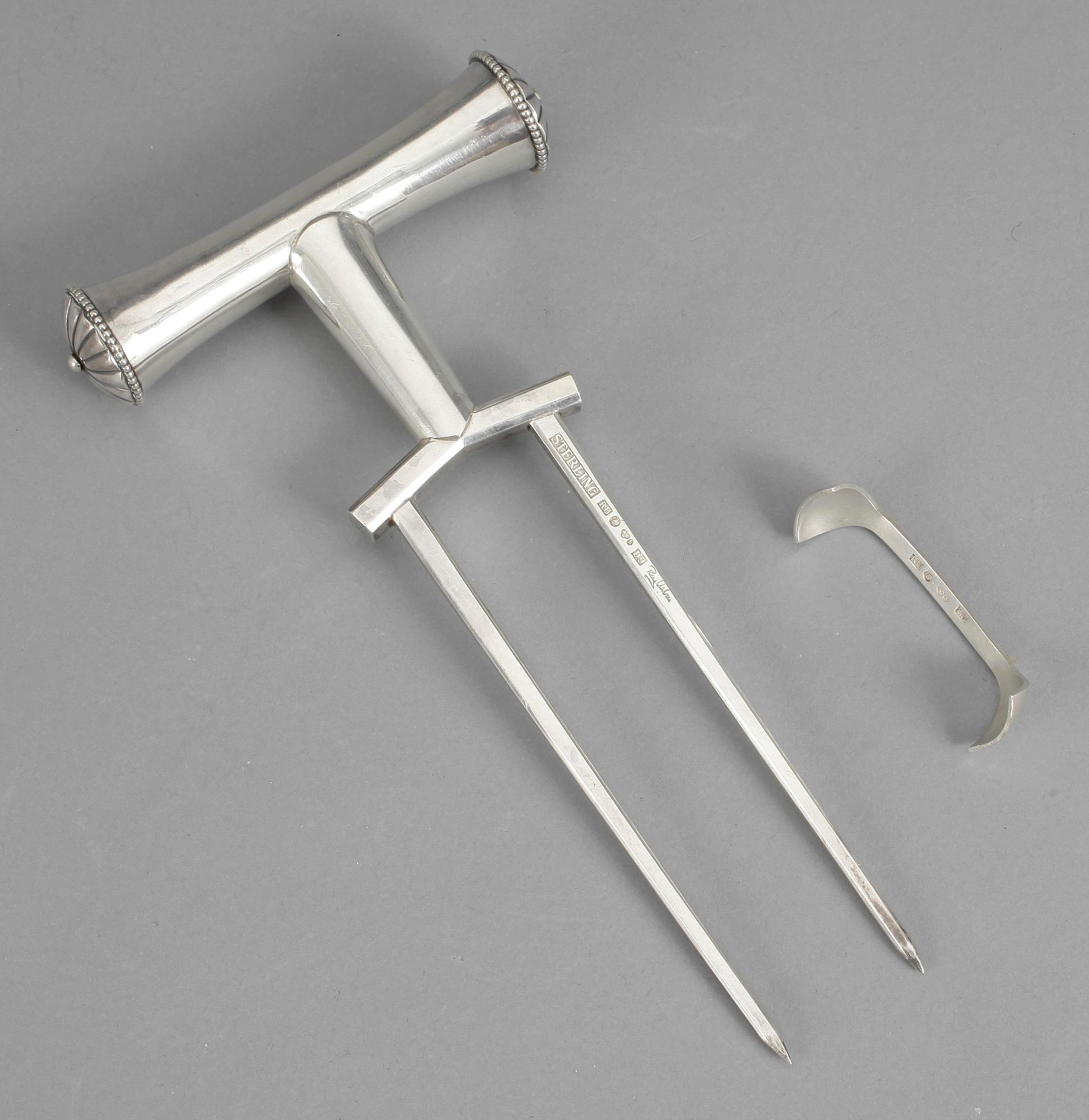 SKINKHÅLLARE, silver, Rey Urban, Stockholm, 1954. Vikt inkl medföljande ställ ca 240 gram.