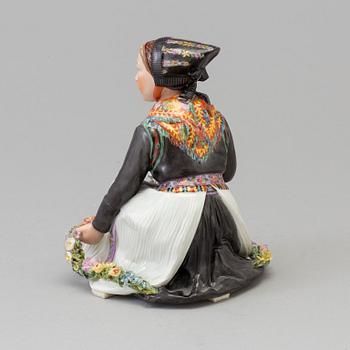 FIGURIN, porslin. "Amager", Royal Copenhagen, Danmark, 1940-tal.