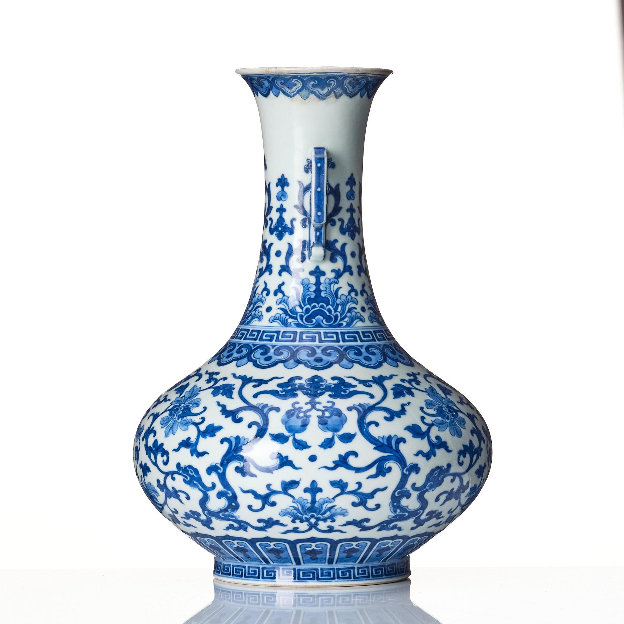 A blue and white vase, Qing dynasty, Jiaqing mark and period (1796-1820).