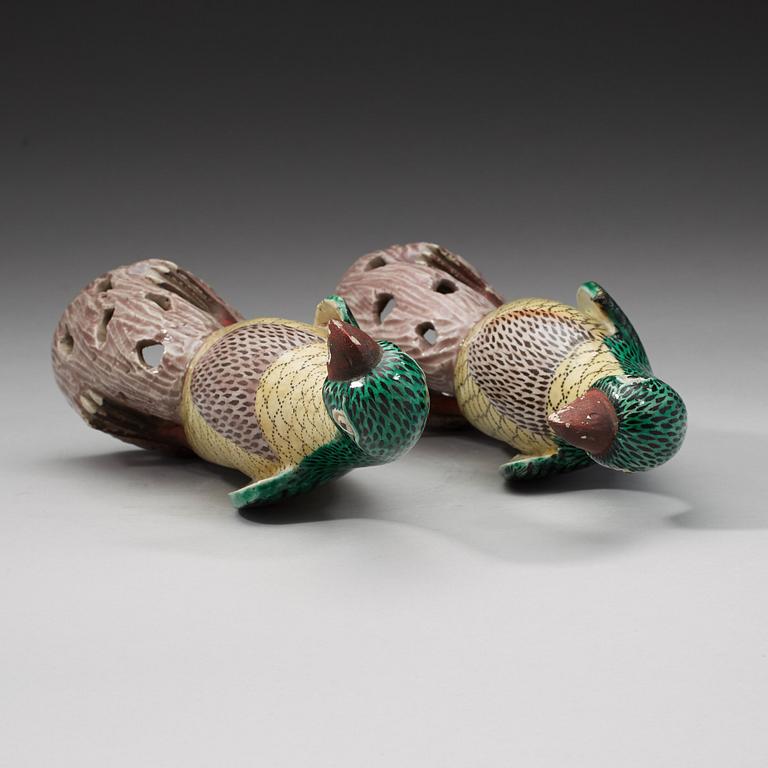 A pair of birds, late Qing dynasty (1644-1912).