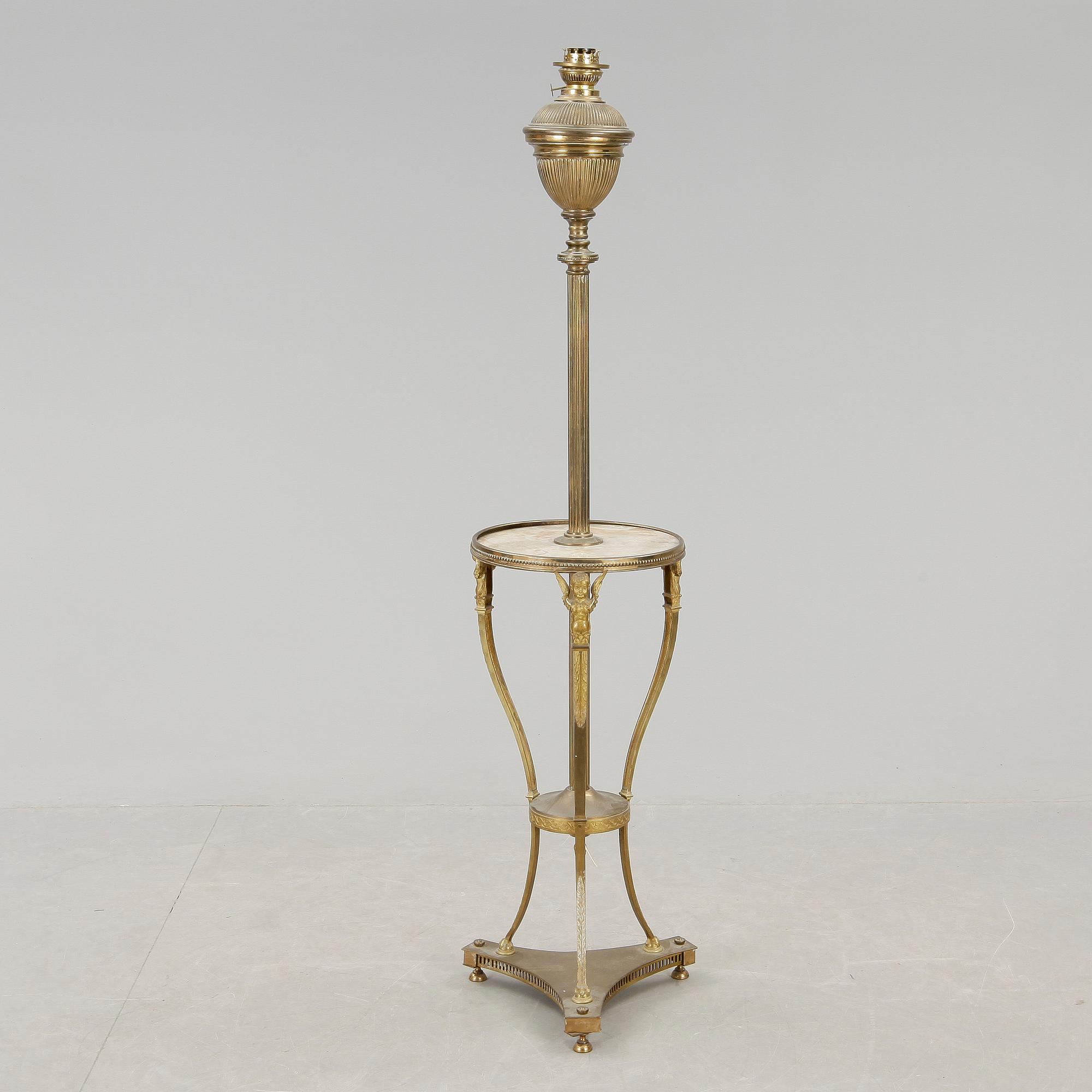 GOLVFOTOGENLAMPA, mässing, empirestil 1900-talets början.