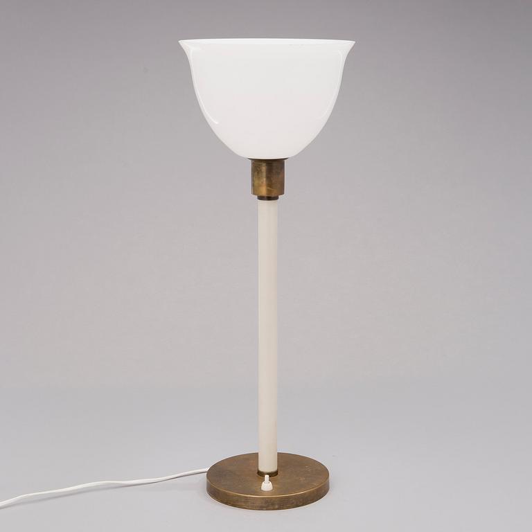 GUNILLA JUNG, A TABLE LAMP. Manufactured by Orno, 1939.