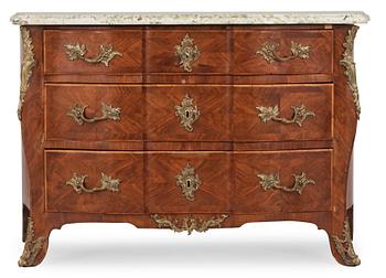 1460. A Swedish early Rococo mid 18th century commode attributed to Olof Martin, master 1736-1764.