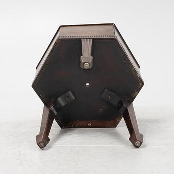 A mahogany wine cooler, England, first half of the 19th Century.