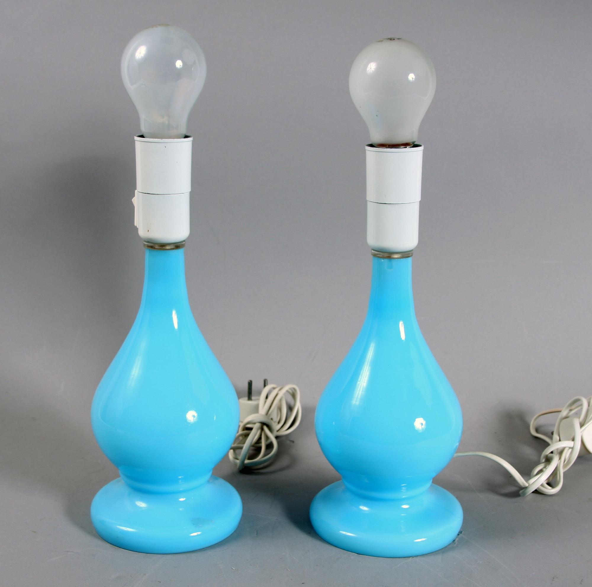 BORDSLAMPOR, ett par, glas, 1900-talets slut.