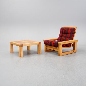 A pine 'Patron' lounge chair and table by Christer Lundén, designed 1974.