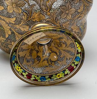 URNA PÅ FOT, glas. Lobmeyr, Österrike.