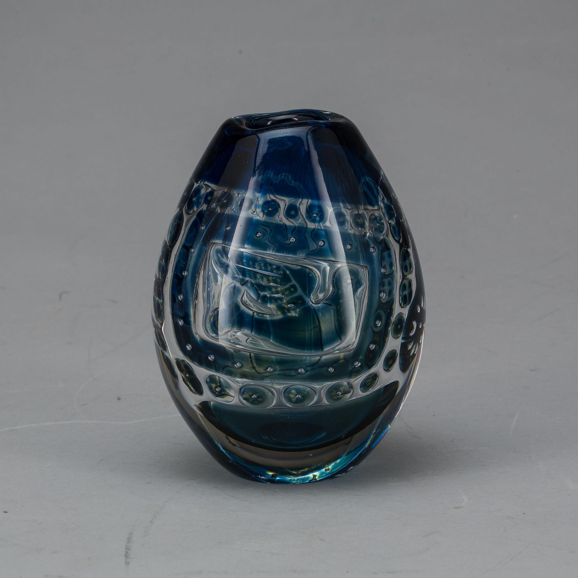 VAS, Edvin Öhrström. "Ariel" Orrefors 560L, "Flickan och duvan".