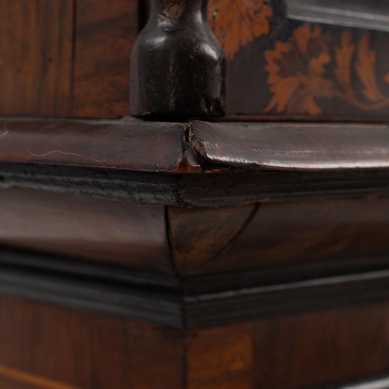 A late Baroque longcase clock, England, early 18th century.