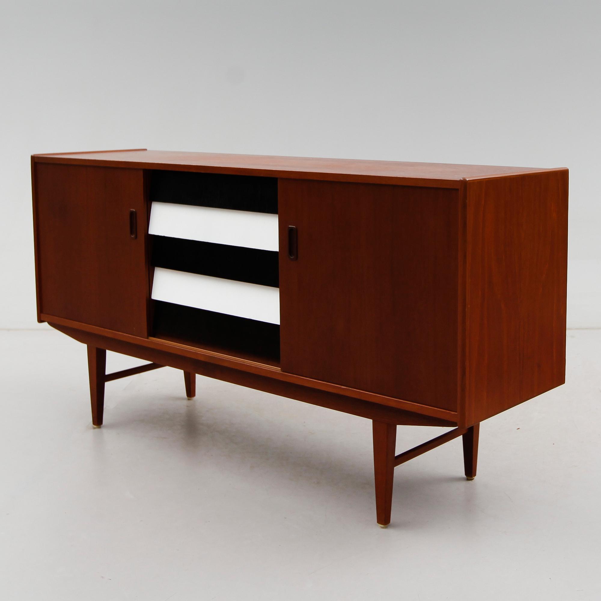 SIDEBOARD, 1900-talets andra hälft.