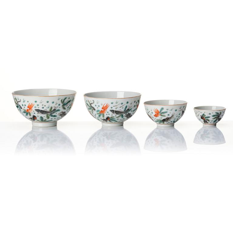 A 17 part dinner service, late Qing dynasty.