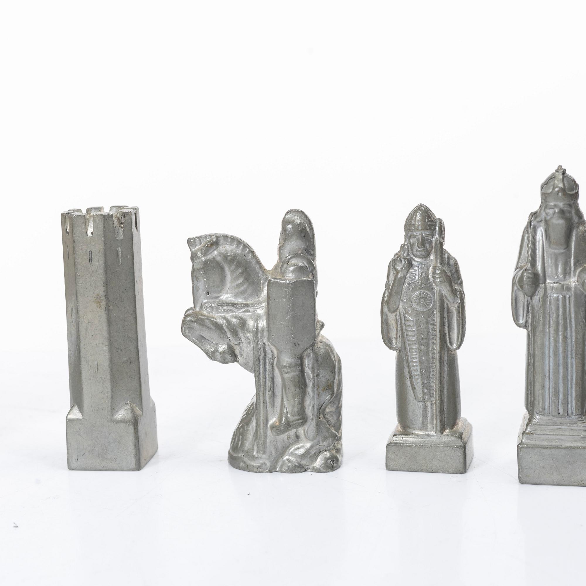 Tore Strindberg, Chess pieces, 32 pcs, Herman Bergmans Gjuteri, Stockholm.