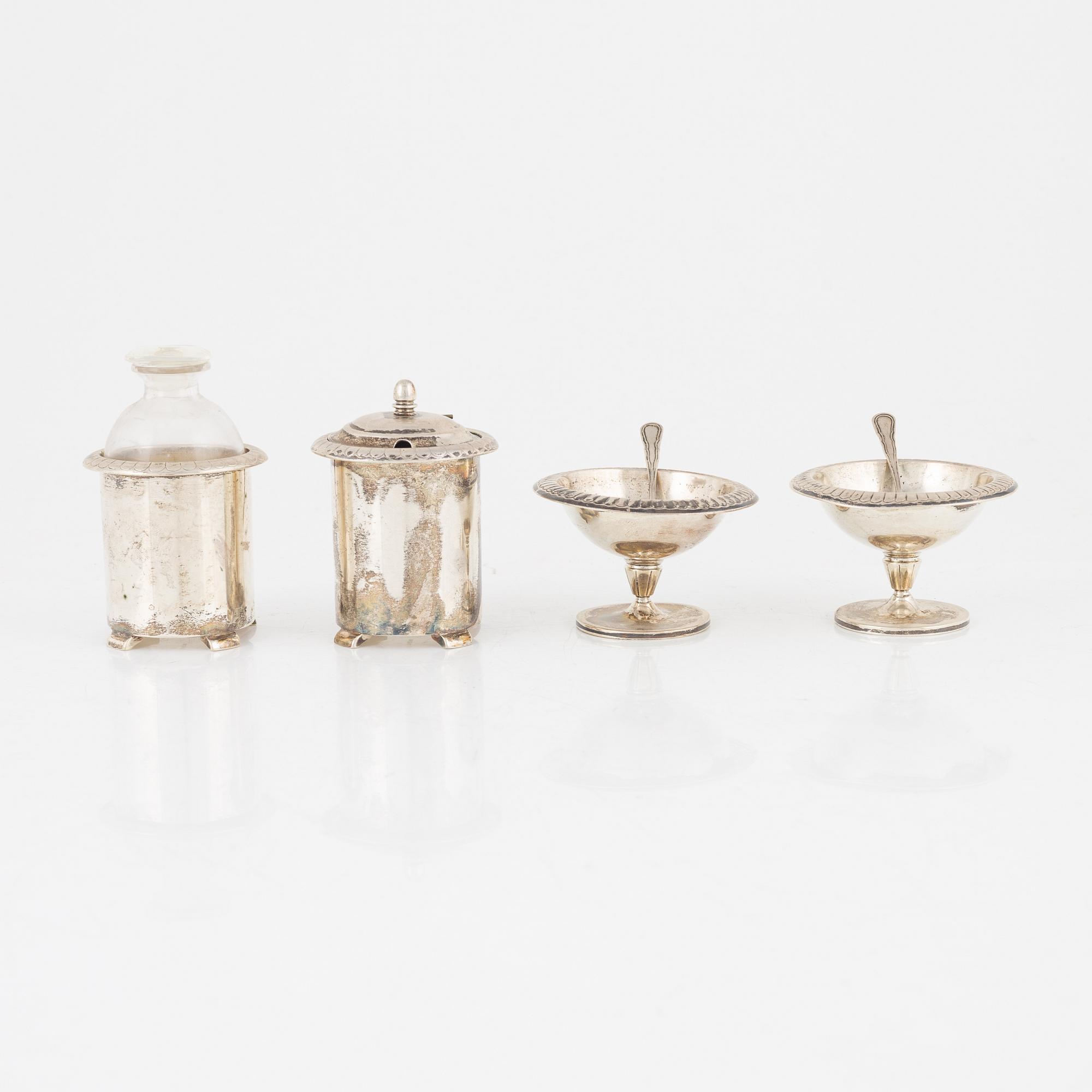 Hovjuvelerare G A Dahlgren Ab, bordssurtout, 5 delar, silver, Malmö 1933-35.