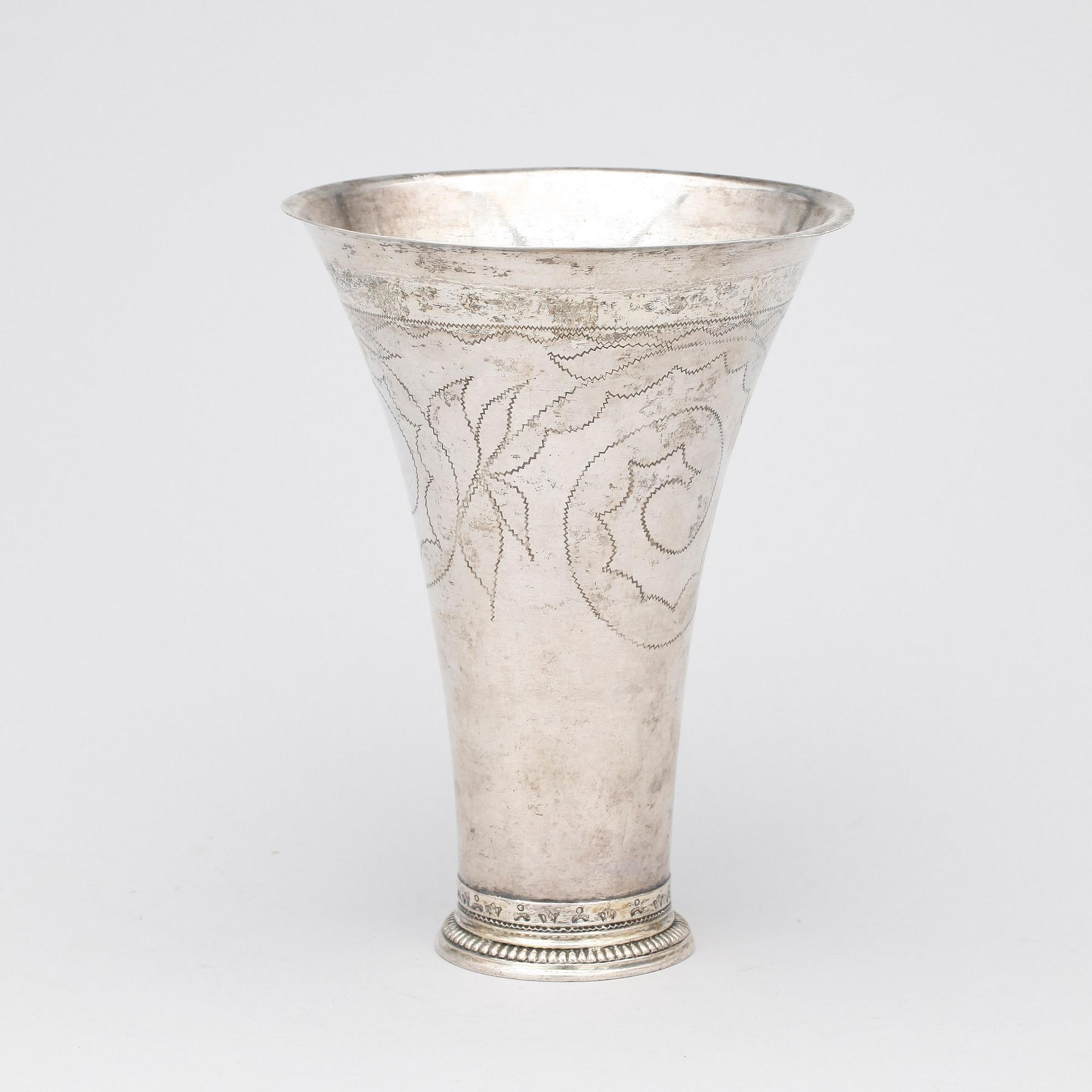 BÄGARE, silver, Conrad Heitmüller, verksam 1735-1779 i Nyköping. Vikt ca 311g.